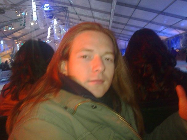 Man met lang haar